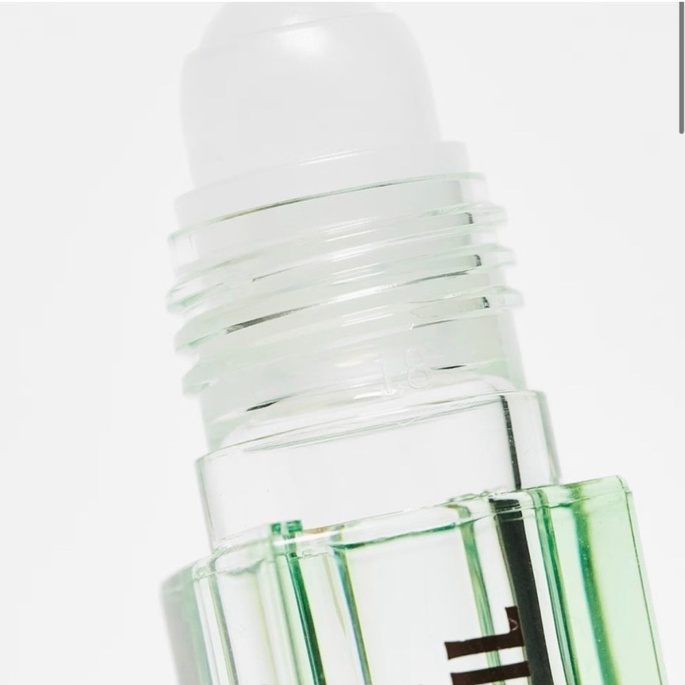 MAKEUP‎ REVOLUTION Aventurine crystal lip oil with chia seed oil New - Picture 5 of 5
